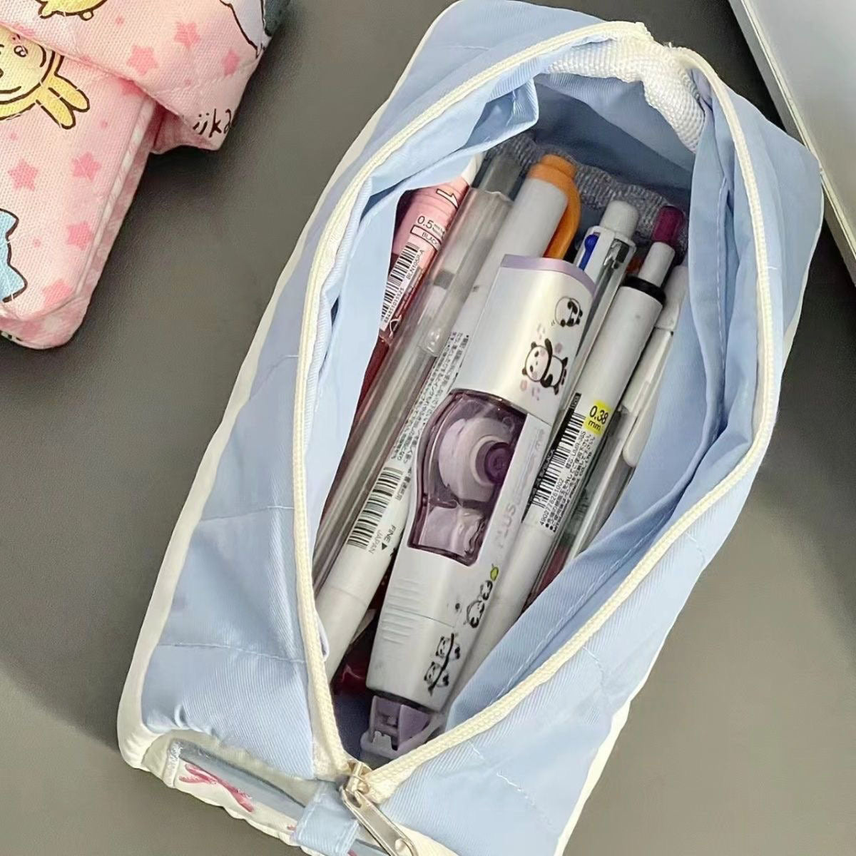 Bow pen pouch