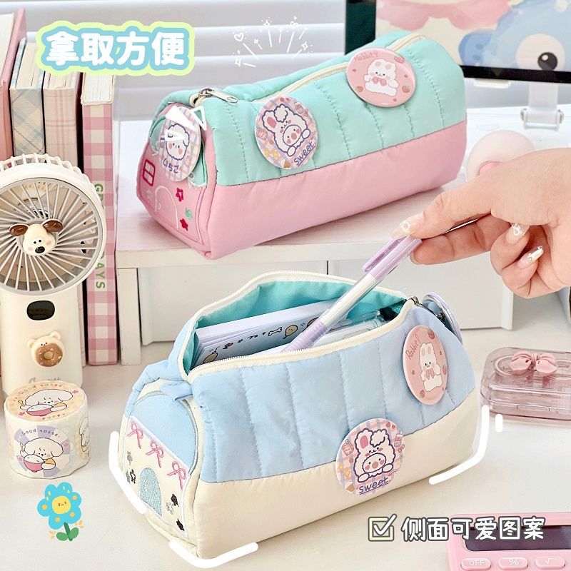 Bow pen pouch